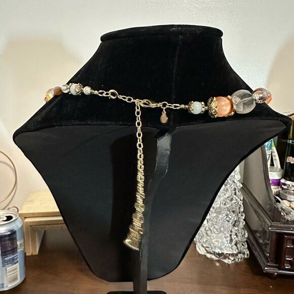 Shades of Chic Premier Designs necklace - Picture 3 of 4